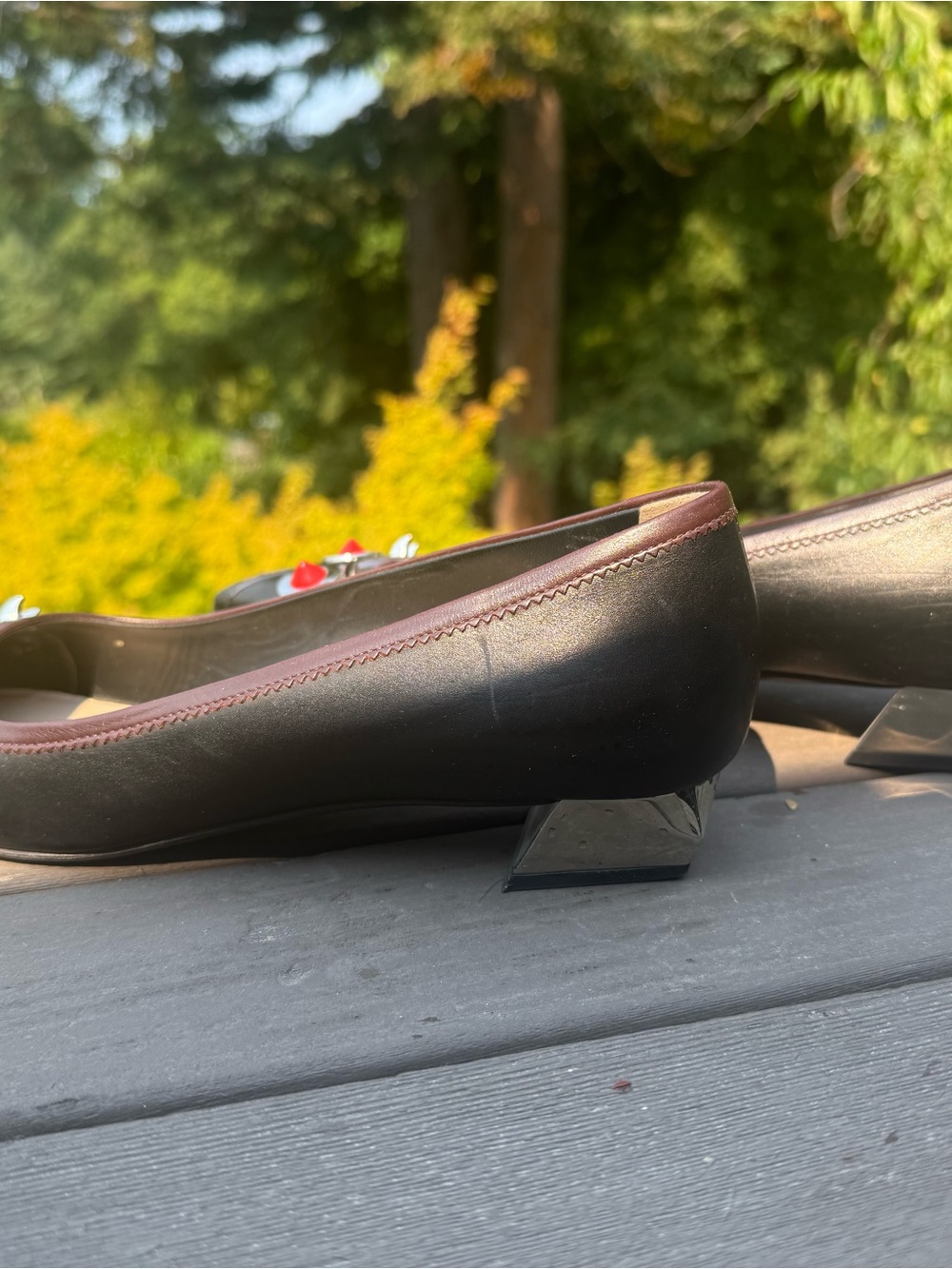 Fendi Black Pointed Leather Flats with Red Stud Accents - Picture 4 of 4